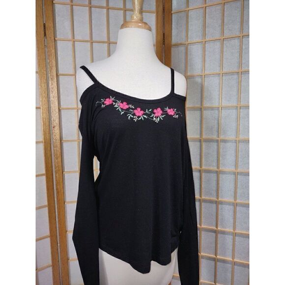 FloraâLgâCold ShoulderâEmbroideredâTop - Picture 7 of 16
